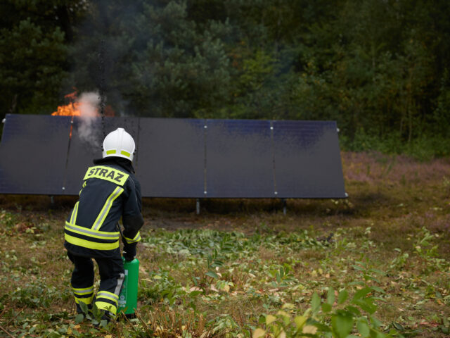 Skąd się biorą usterki w instalacjach fotowoltaicznych prowadzące do pożarów? Jak minimalizować ryzyko?